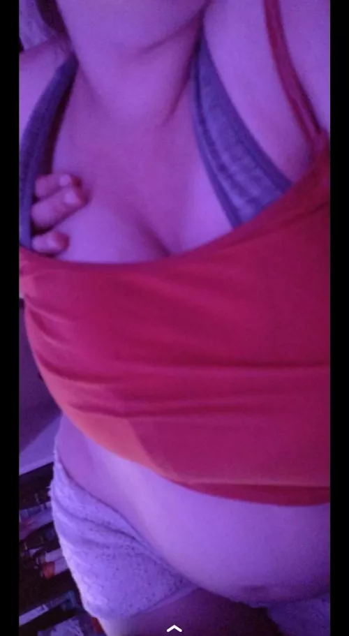 19f looking for big dick sissy slaves to worship me and follow my commands