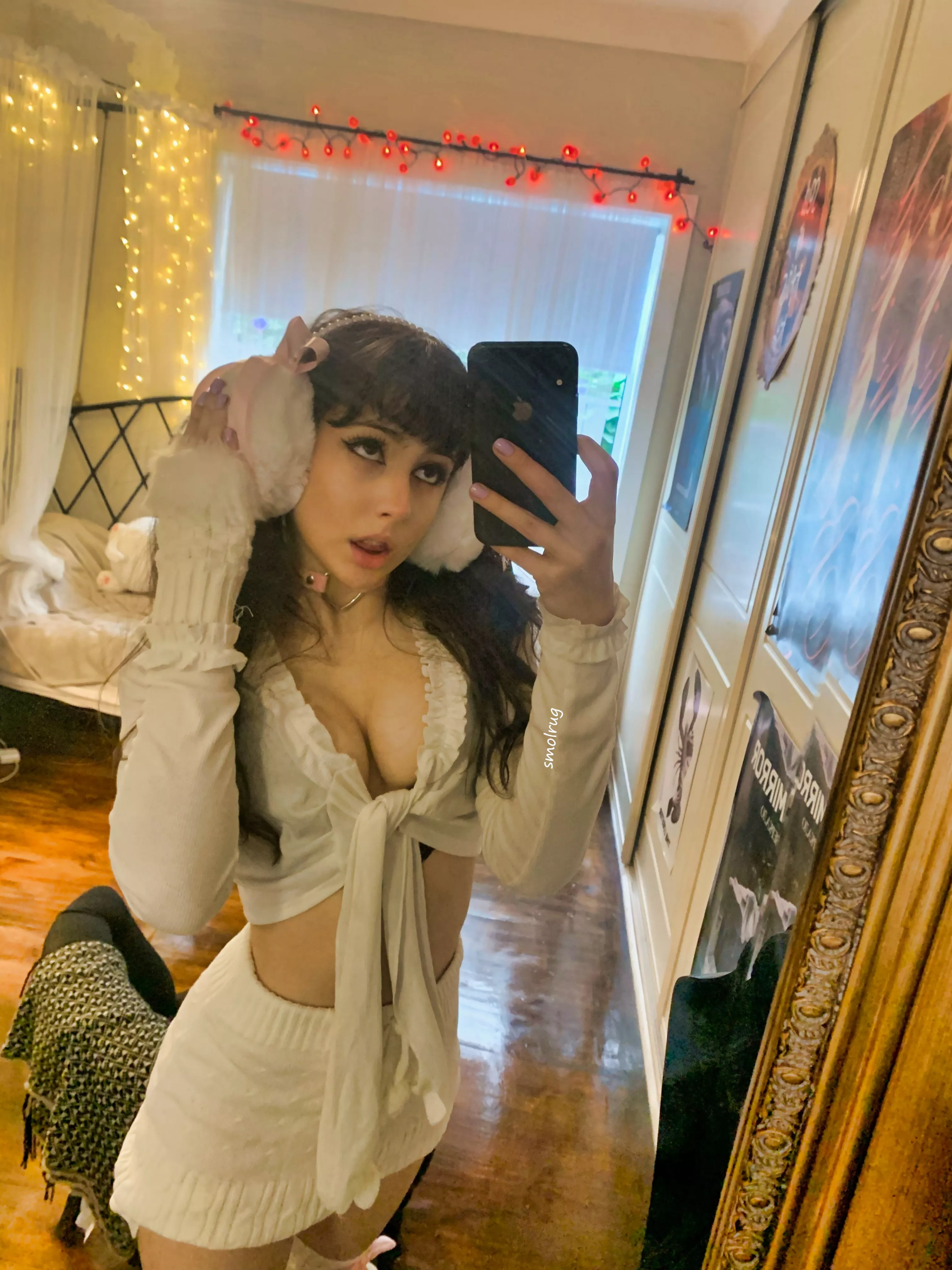 5'1, horni and 18 :)) come get me 🤍18f