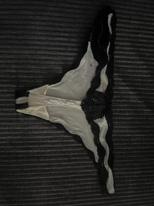 Any guys want to use my gfs panties to jerk off? Kik john_cox90 and tell me all about it 🙊