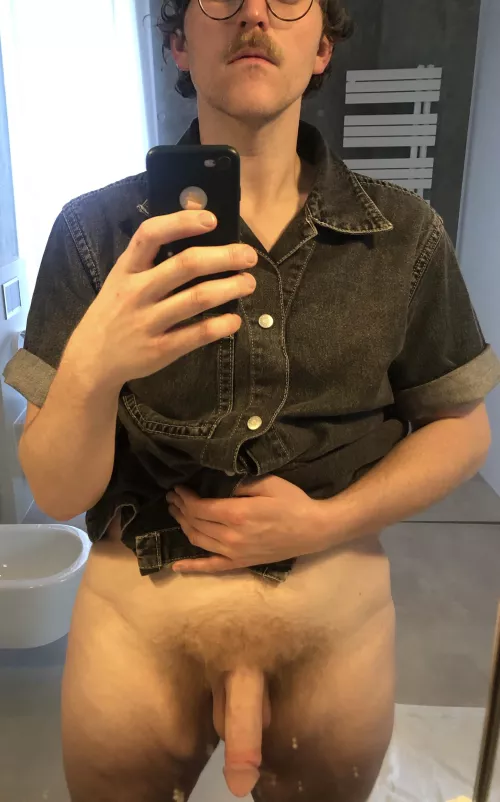 Big hands and big penis. What else you lookin for?