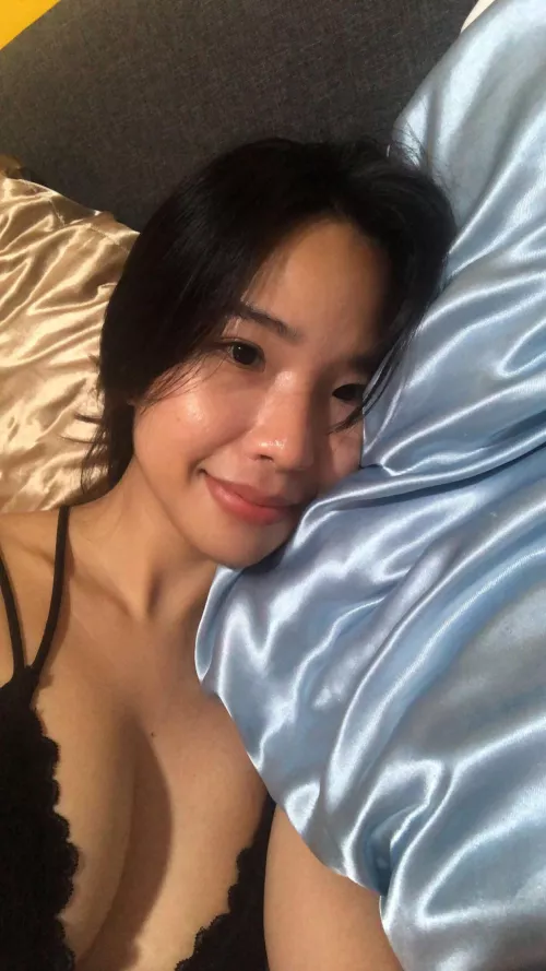Braless in bed 🥰