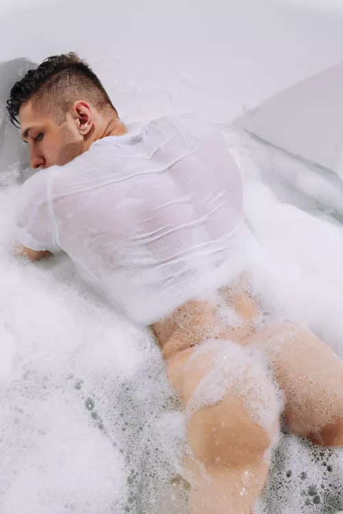 Bubble bath and bubble butt