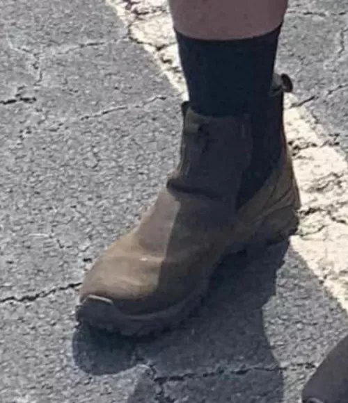 Can anybody ID this boot?