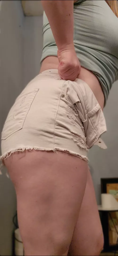 can i send you pics like this at work?😏