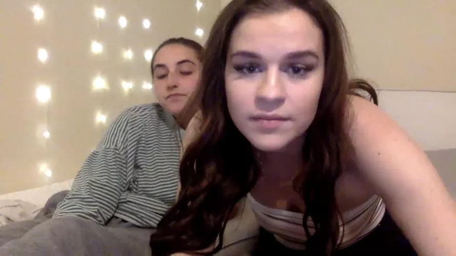 Can someone help me find this webcam streamer dm