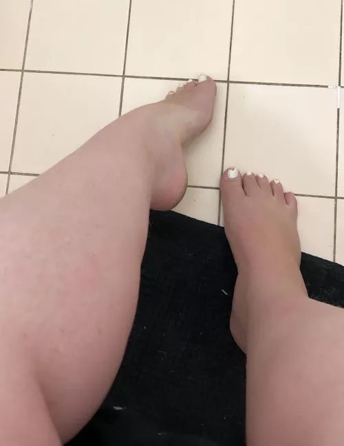 Chipped white toes, dirty heels + a high arch…