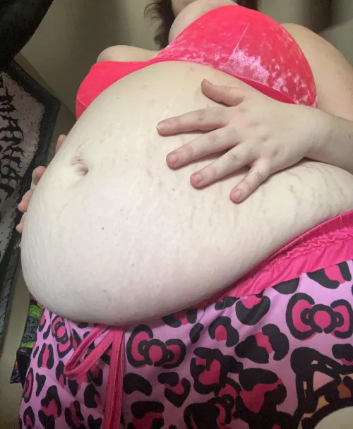 christmas really fattened your sweet piggy up 💗😚