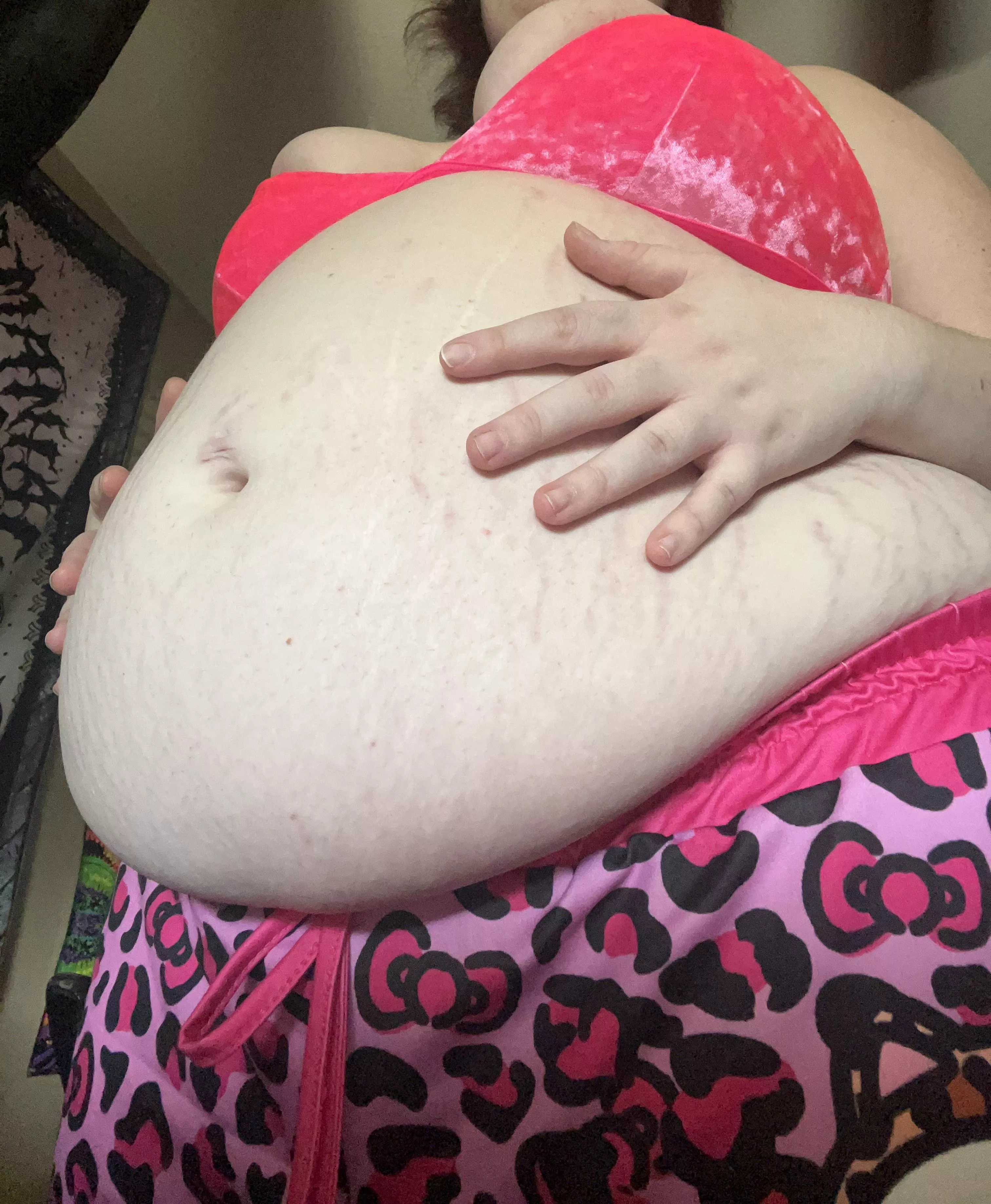 christmas really fattened your sweet piggy up 💗😚