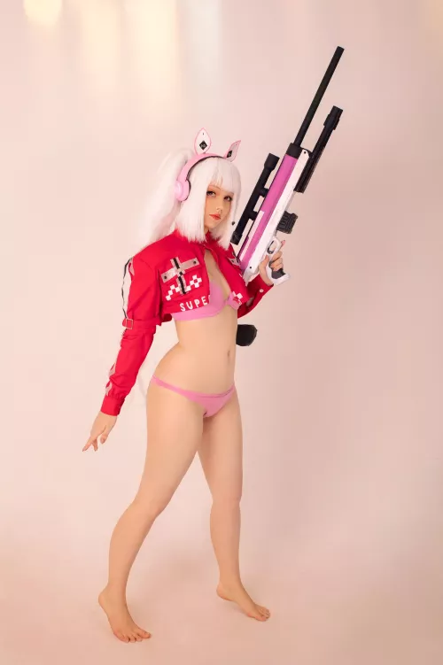 Commander, help me find my uniform. And don’t stare to much plz Alice Nikke cosplay