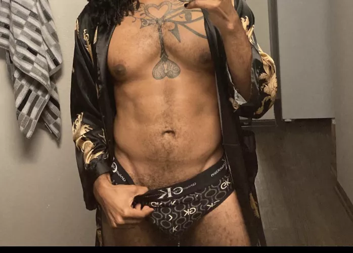 Didn’t grow up fit so it always surprises me to remember that after improving my fitness the last few years, that I have a V at all now 😅