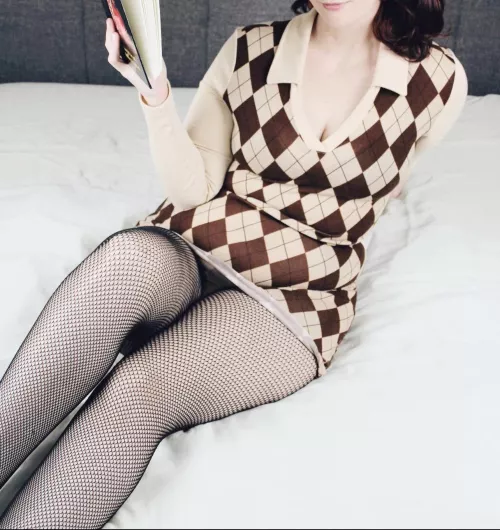 Do you like nerdy and naughty MILFs?