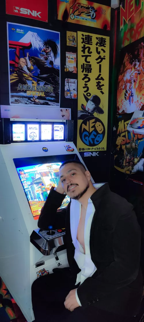 Does anyone else love playing NeoGeo? ❤️