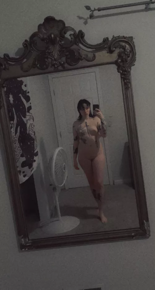 Enjoying my new mirror 🪞