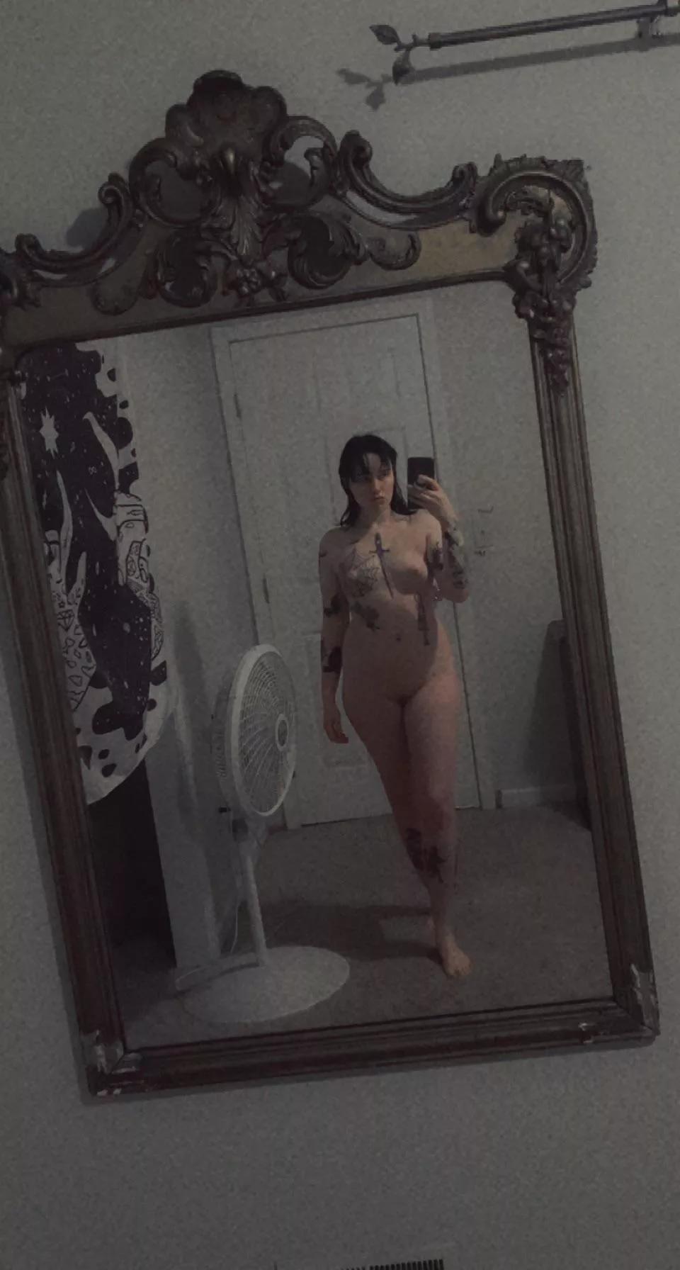 Enjoying my new mirror 🪞