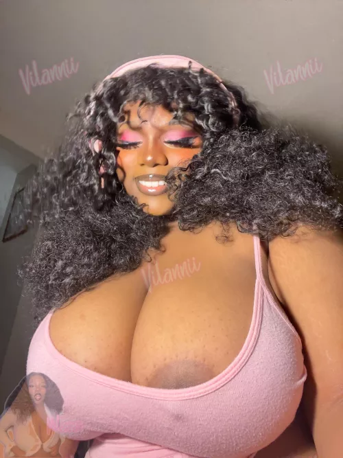 eyes closed but I still sense my areola peaking👀