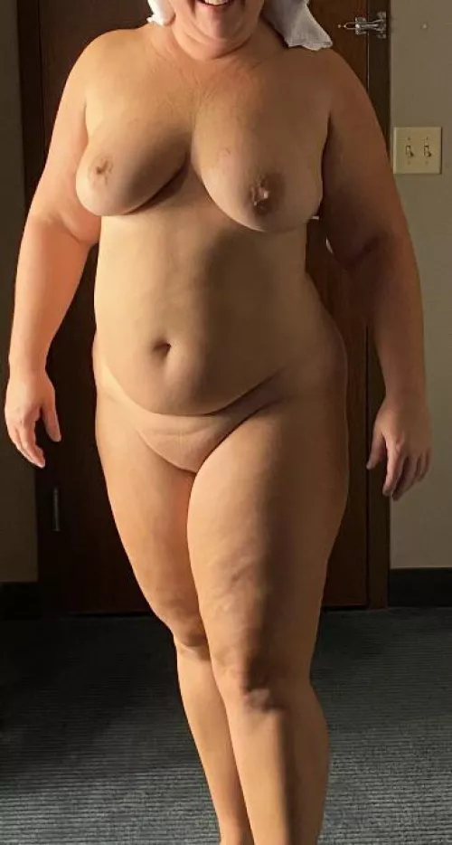 F 45, 220lbs, 5’7”. Clean and ready to go out with the hubby while on a quick get away. Still need to drop some weight. Be Respectful!