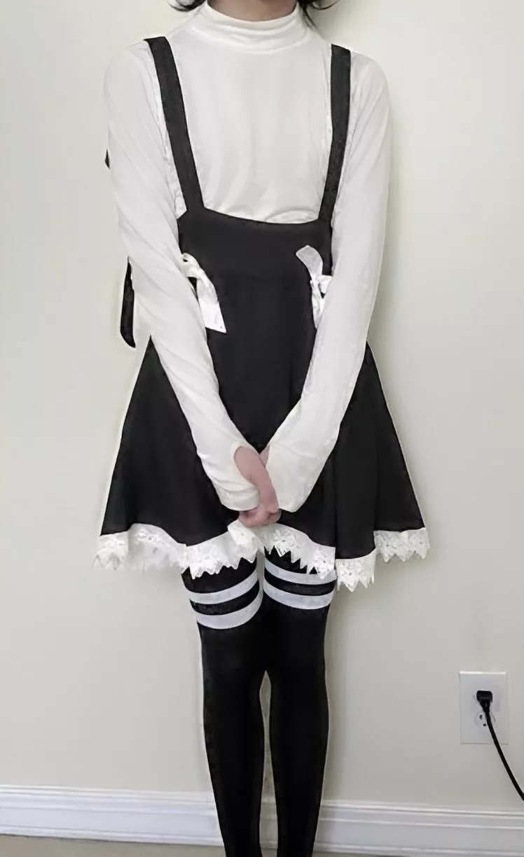 First time wearing a maid outfit <3