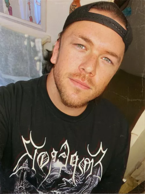 Hello friends! Anyone wanna play something with me today? Add me on PS5! 🤘🏼😊 PSN: ANTICAR1NST