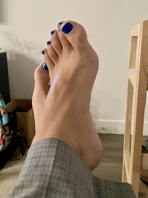 Here’s a closeup view of my pedicured feet…..