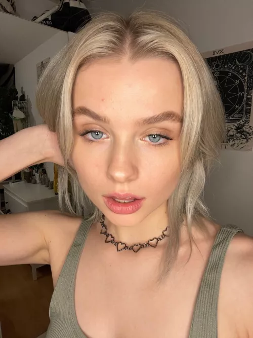 hope you enjoy the front view of my 18 y/o pussy