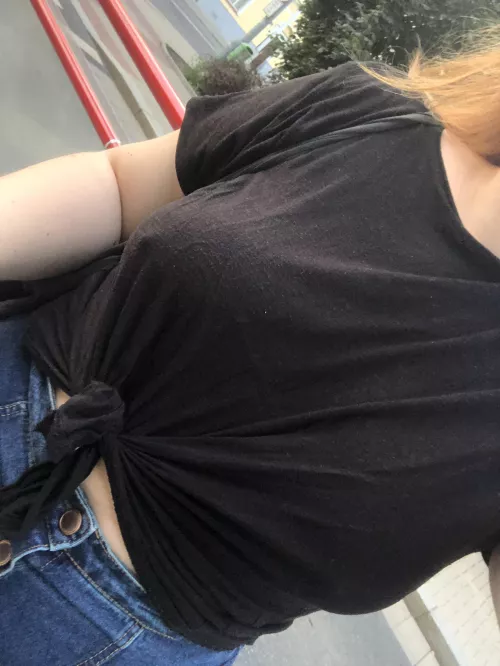 i miss being visibly braless outside🥺