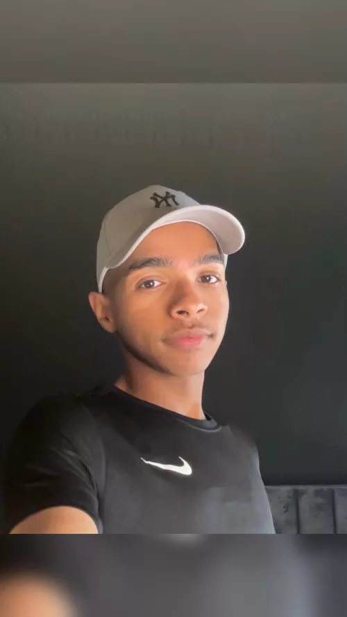 I need a Christmas date 🙈🤍