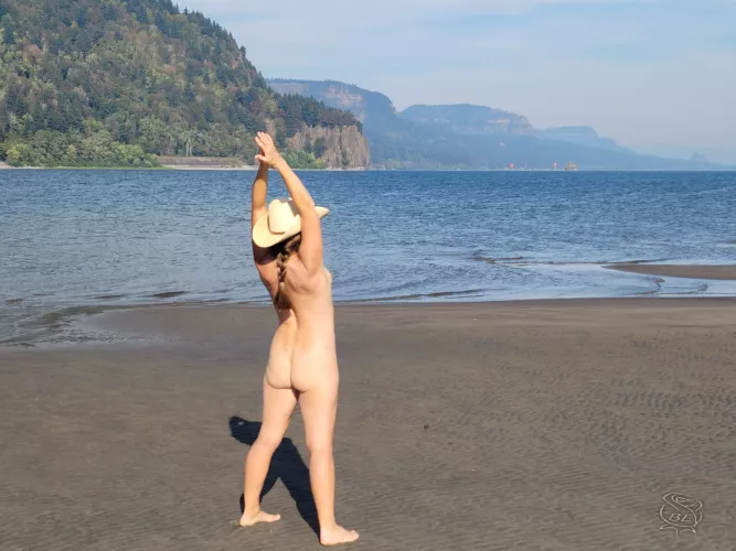 It's official! Naked again in Oregan 🚫👙