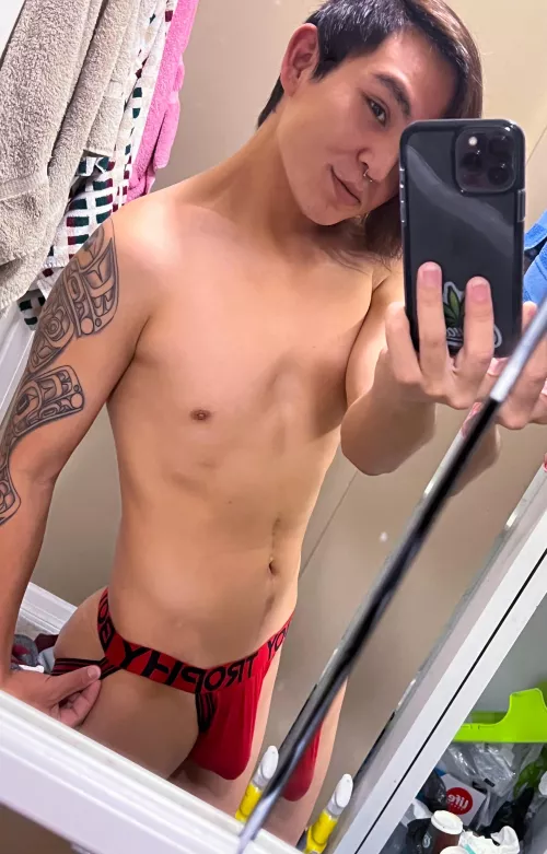 Last couple days to wear red and green 😅☃️