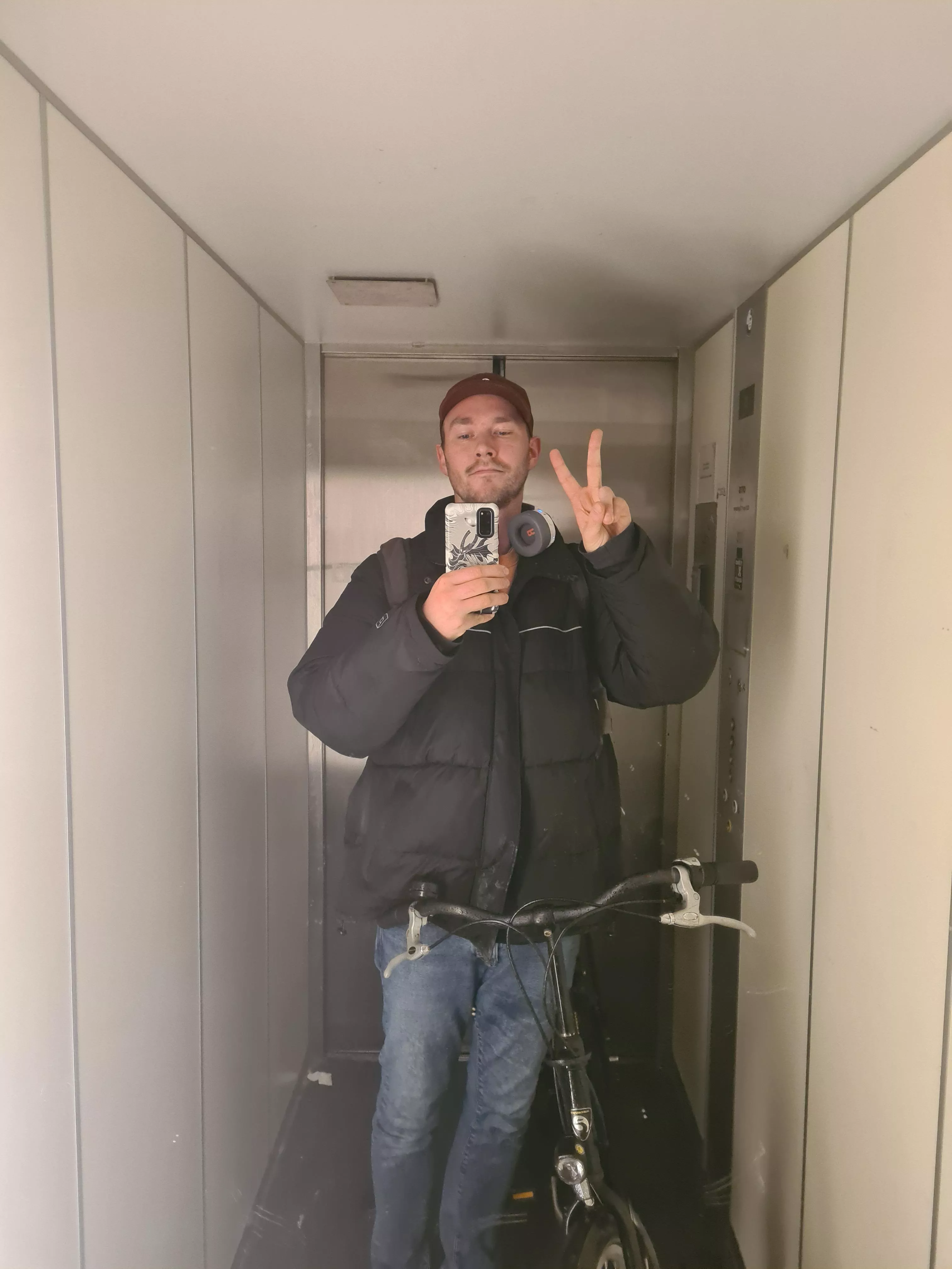 last workday of 2022 done 💥. time to enjoy some free time with games and friends