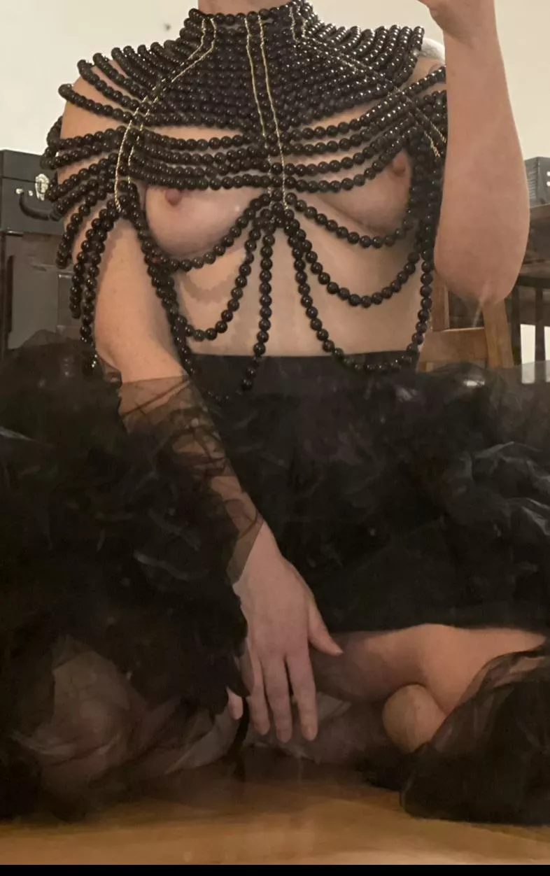 medium titty goth gf