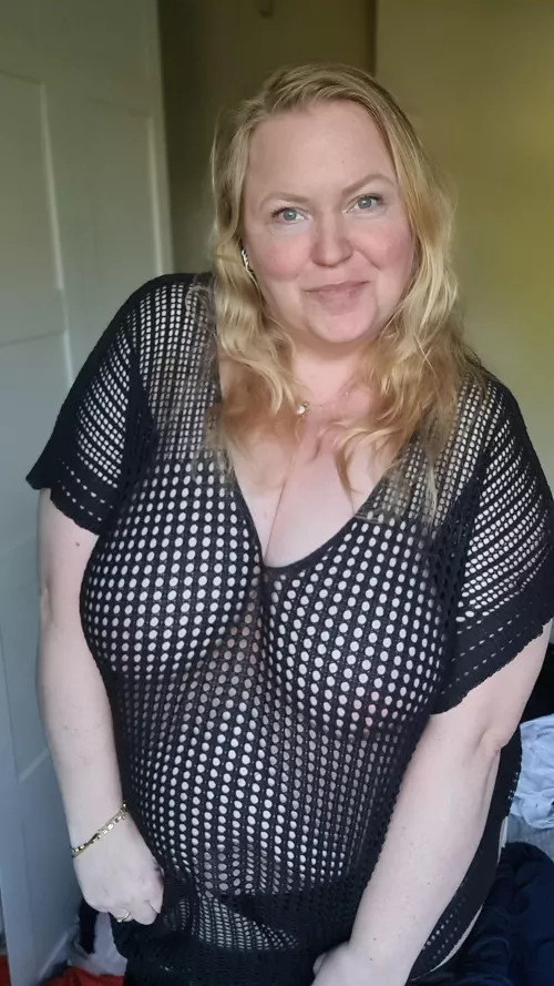 Milf with some extra curves and wrinkles