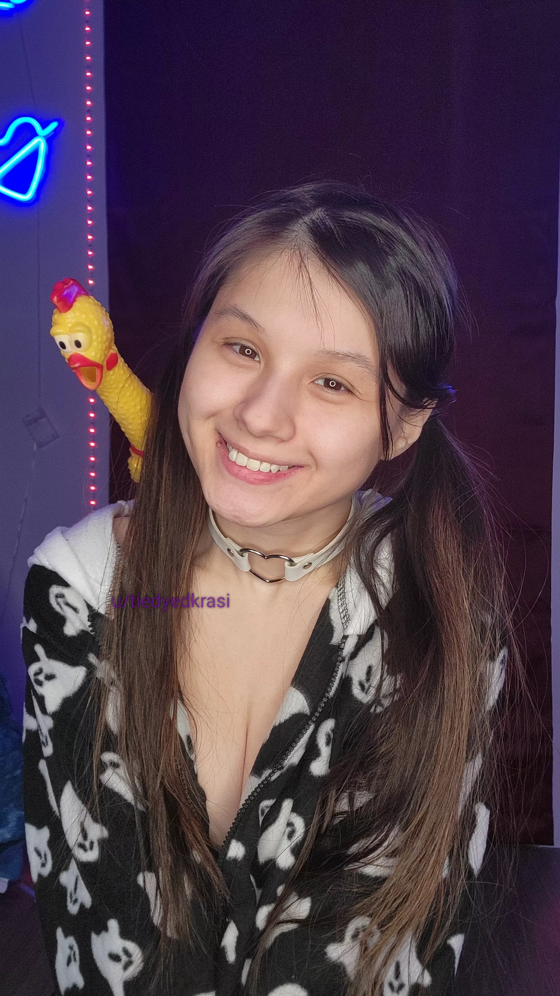 my cleavage is smiling too