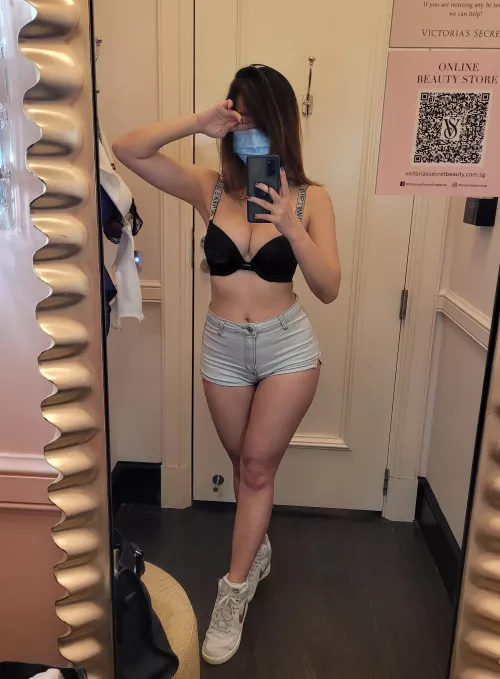 My pits while trying on Victoria's Secret