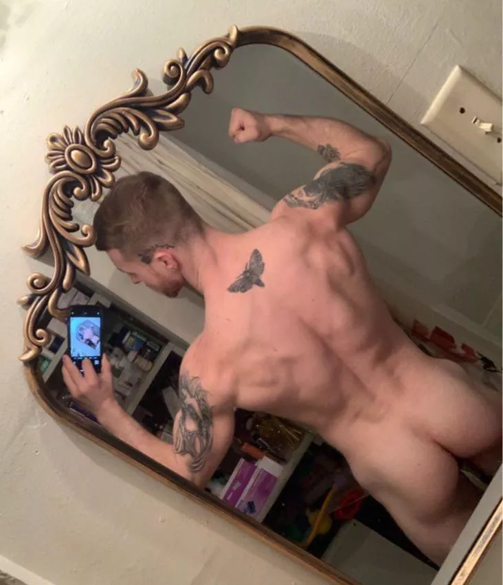 Need more back tats ngl 🙄