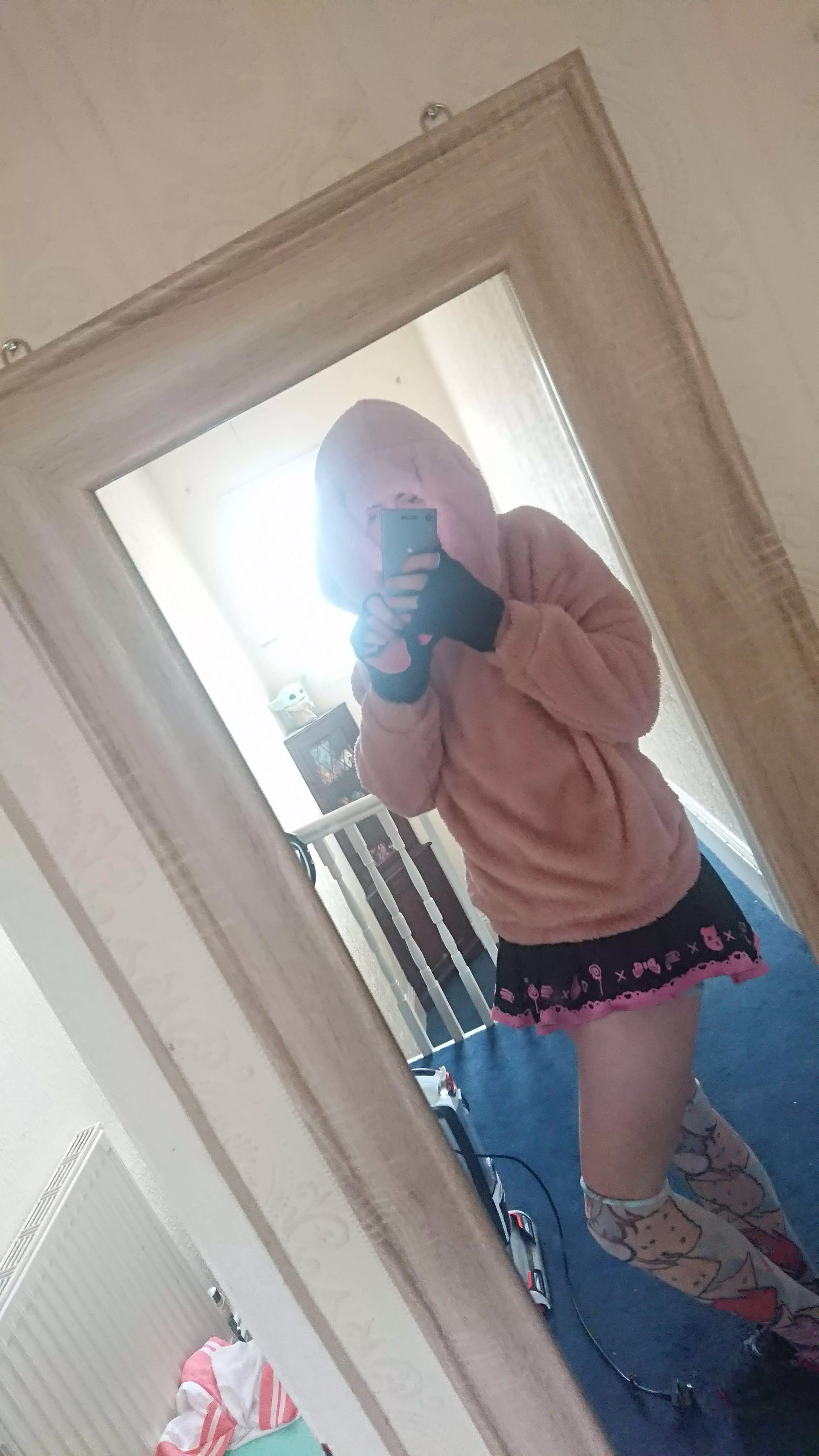 New hoodie,bean gloves :3