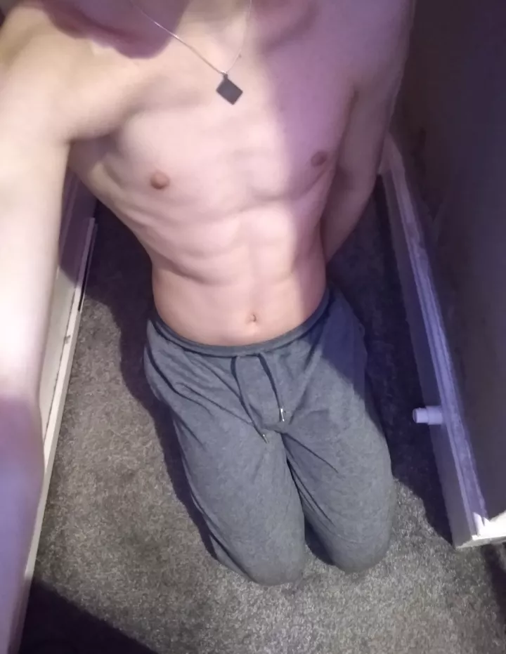 Omg i wanna suck dick so bad