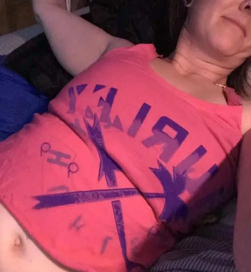 Oops! Belly button is showing!!