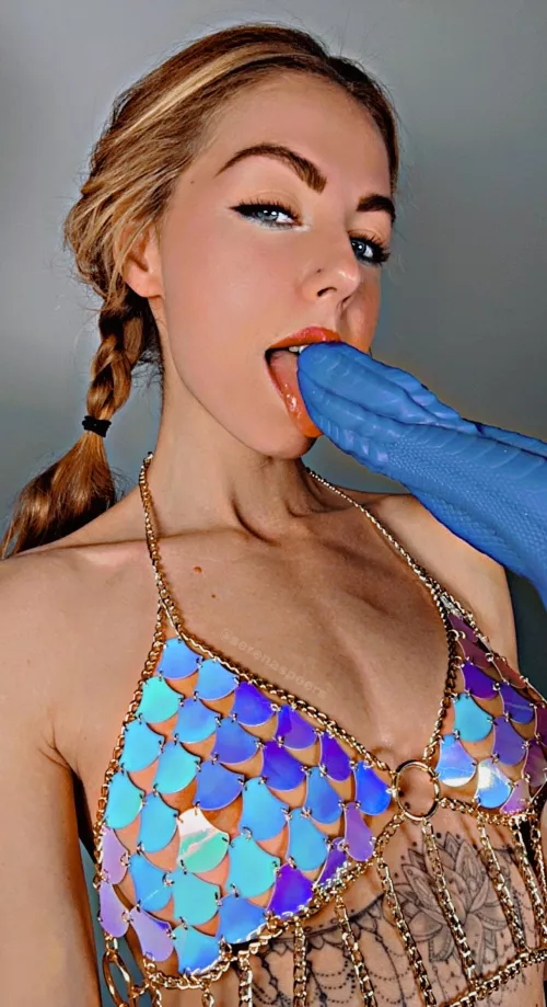 Posing with my Orochi made me so horny 🔥🔥