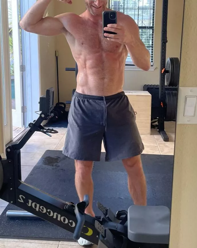 Post christmas pump to keep my dad bod strong...