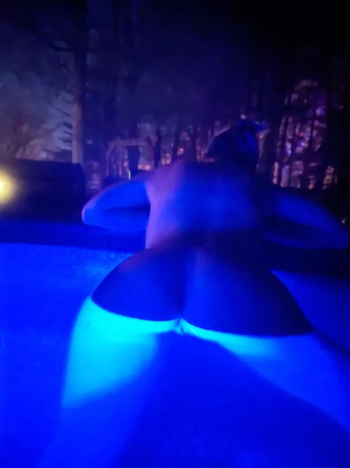 Putting the 🔥 in hot tub [f]