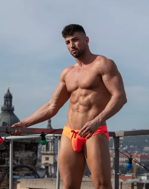 Shall we take a walk through the city?