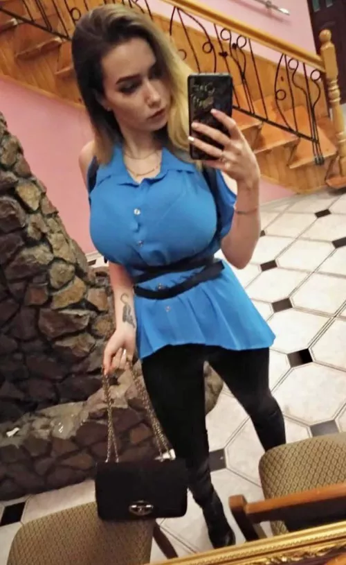 She can’t hide those…