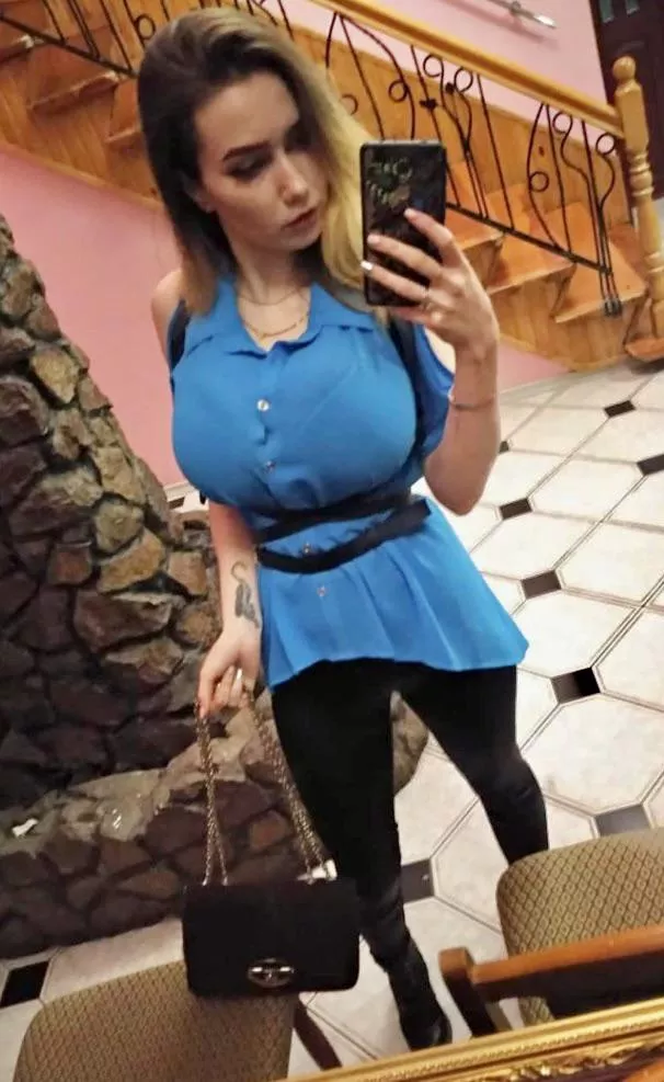 She can’t hide those…