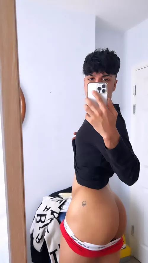 squatting for days 🍑