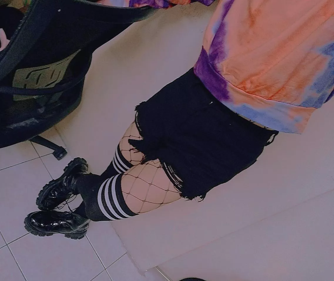 Tried a new outfit today and I'm loving it! :3