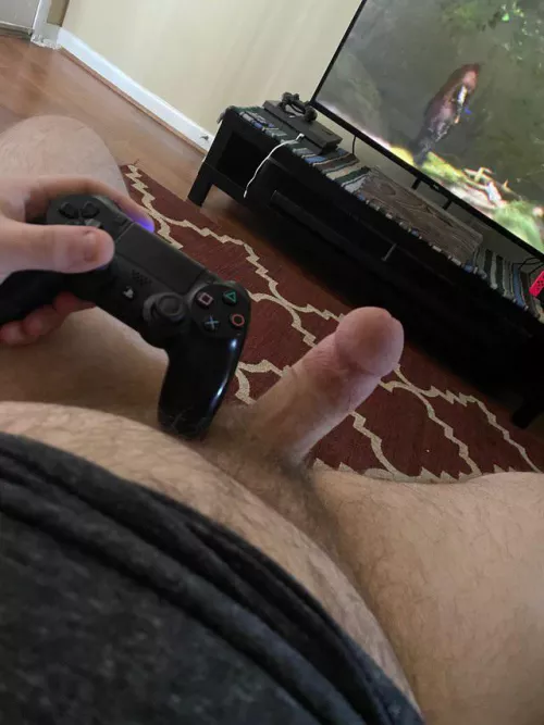 Trying to play AC Valhalla but something keeps popping up…😏