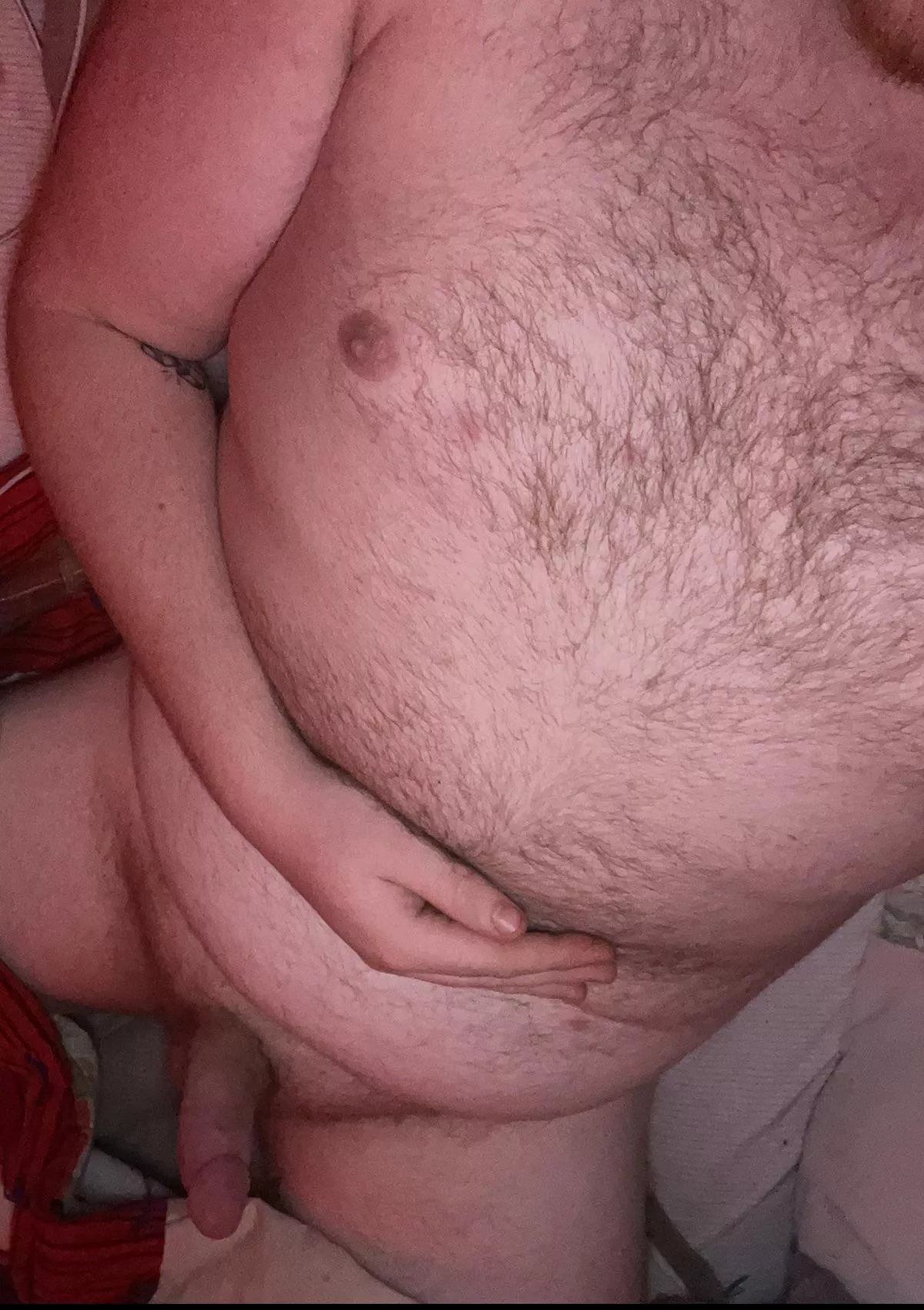 Wanna give me a hand? Or a hole👀