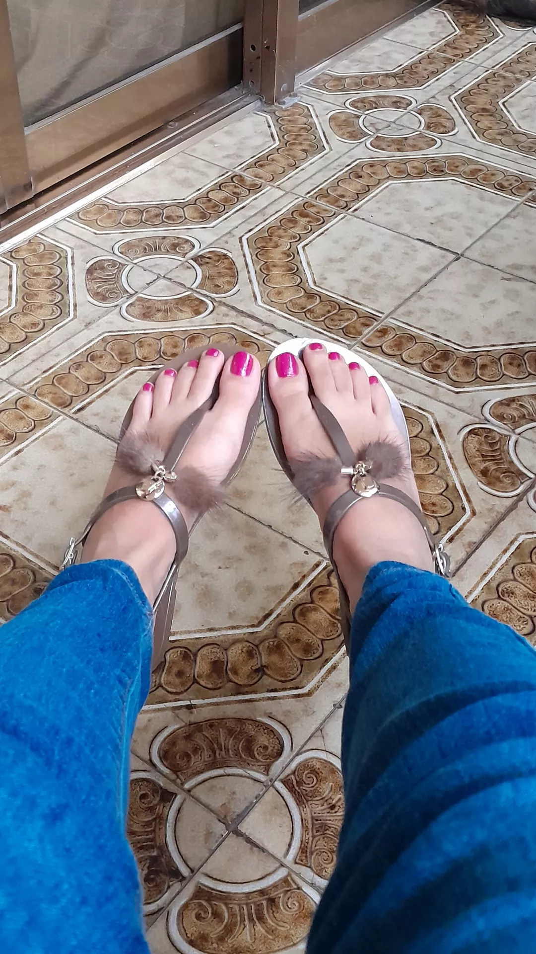 What are you doing now? Other than looking at my feet🤨