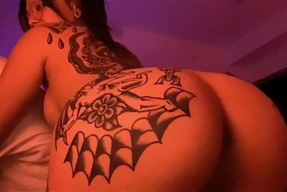 who has a lap i can sit on?