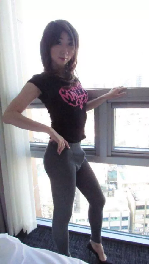 Yoga pants bulge 💗